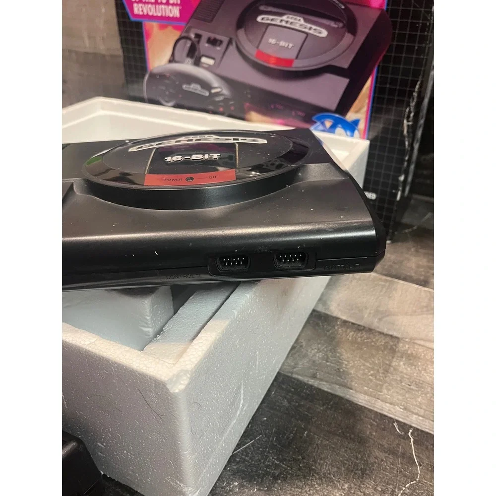 Sega Genesis Model 1601 Console Boxed High Definition Graphics Sonic 16-Bit